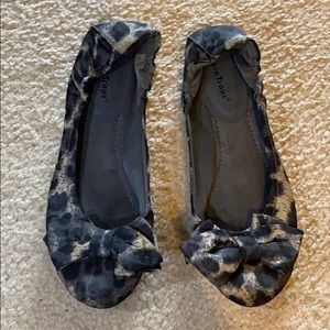Bare Traps Women’s Lucy Animal Print Flats